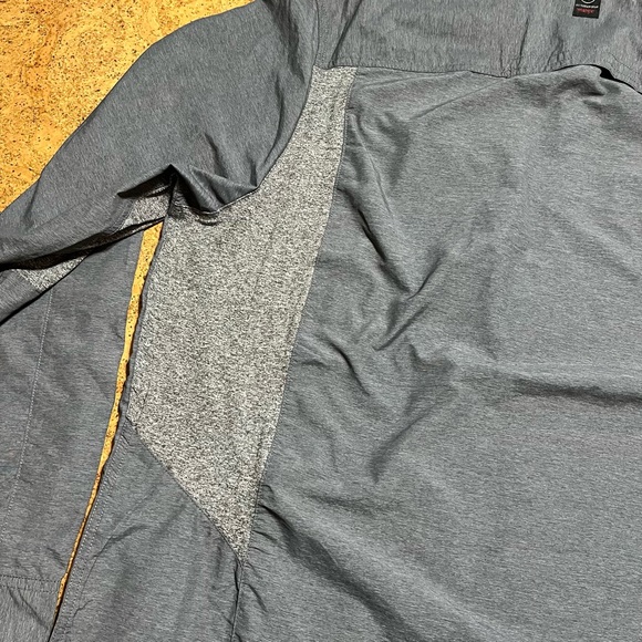 Wrangler Men's ATG Regular Fit Long Sleeve
Button Down Shirt In Gray Sz 2XT - Picture 10 of 15